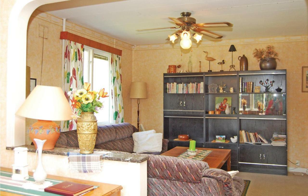 3 Bedroom Amazing Home In Lnsboda Falsehult Exterior photo